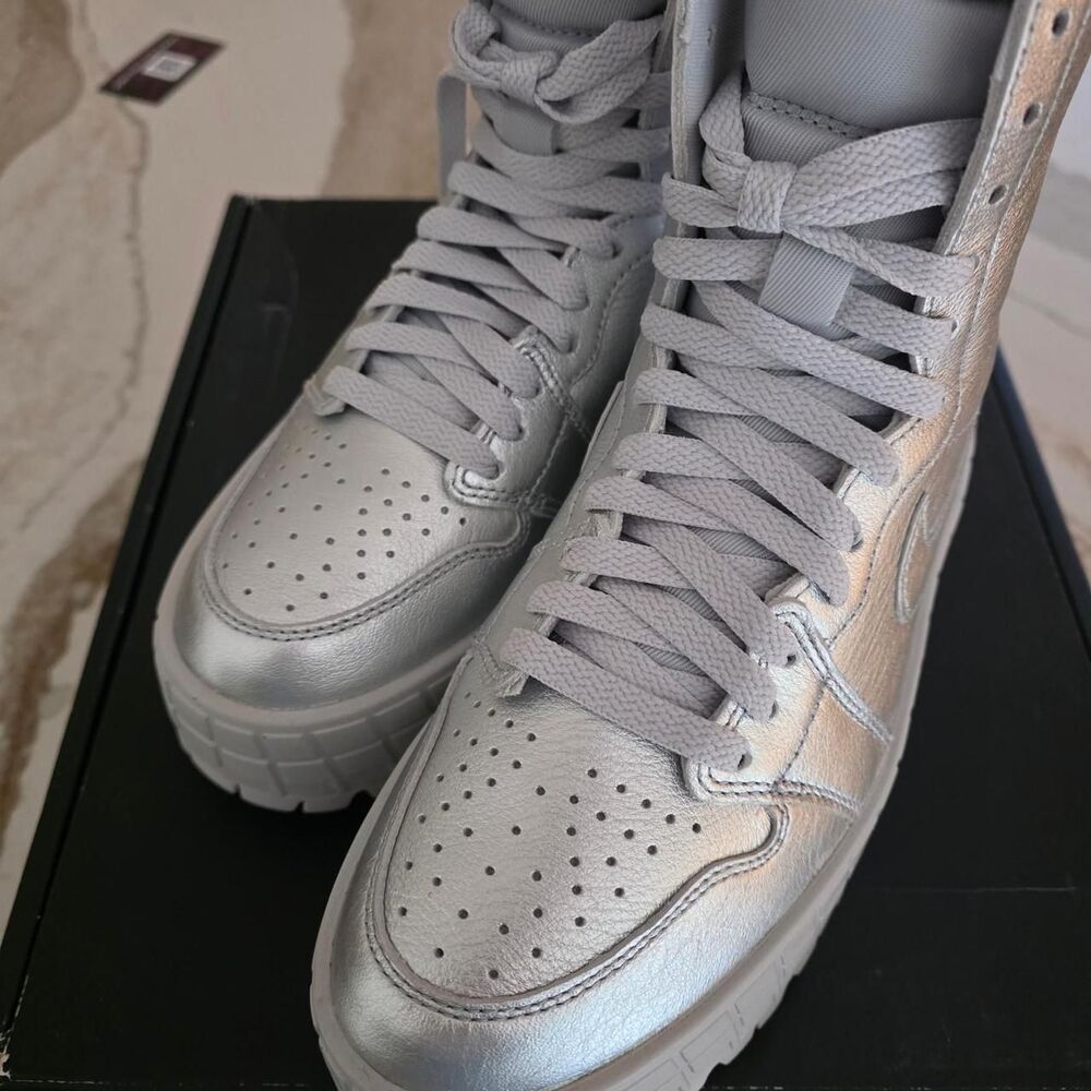 Nike Women's Jordan 1 Brooklyn boots s 7